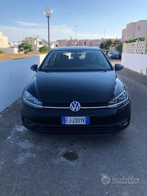 Usata 2017 VW Golf Berlina | 9800 € (Super prezzo) - Immagine 1/4