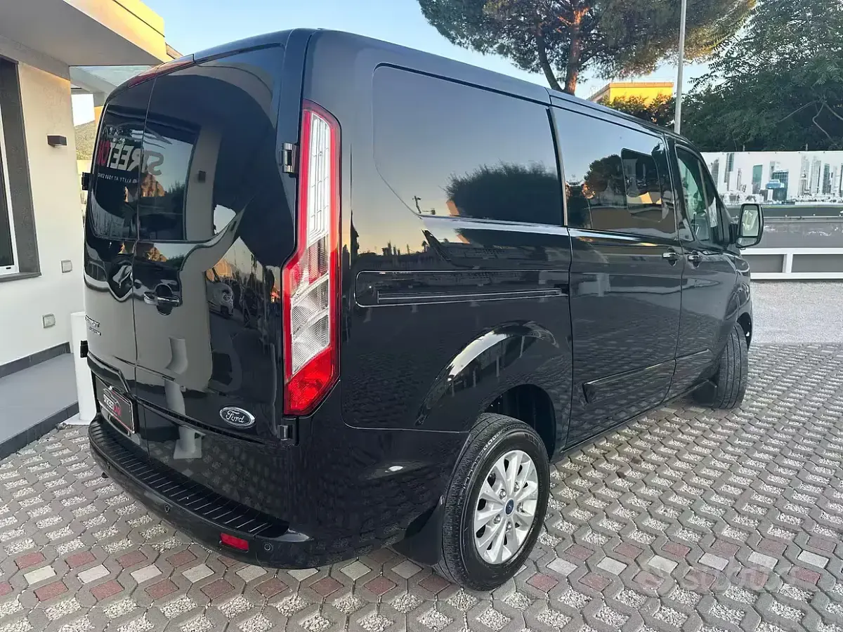 Usata Ford Transit Custom Titanium 131 CV (96 kW) 2021 Nero Berlina
