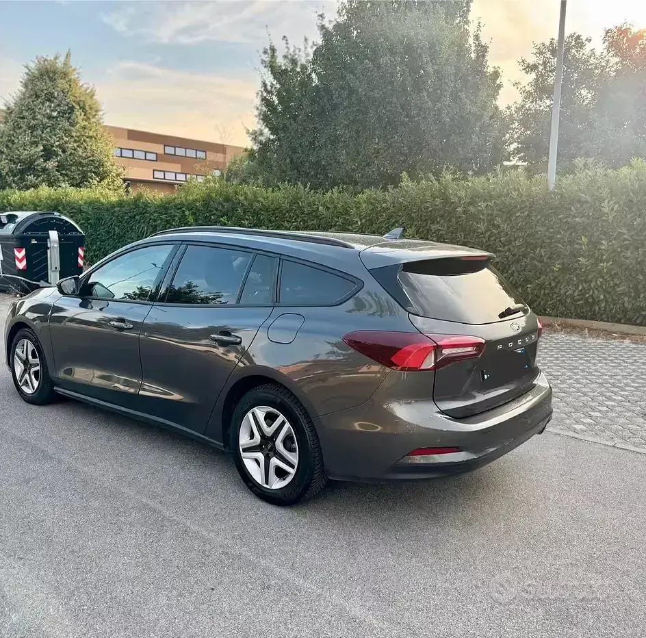 Usata Ford Focus 120 CV (88 kW) 2022 Grigio Station wagon