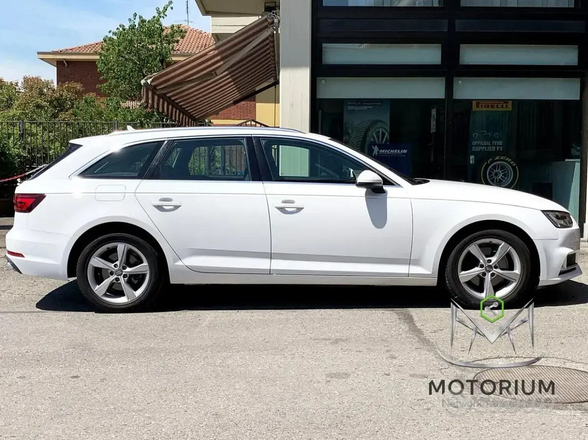 Begagnad Audi A4 Sport 122 HK (89 kW) 2019 Vit Kombi