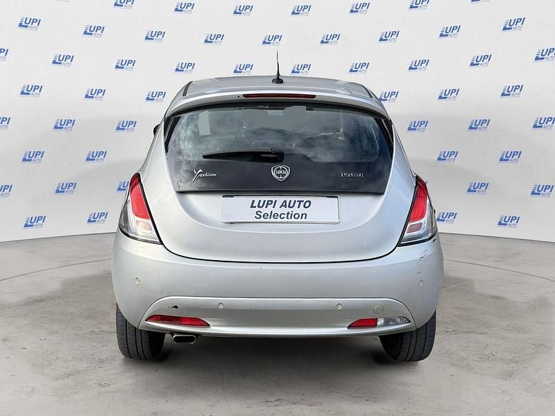 Usata Lancia Ypsilon Gold 70 CV (51 kW) 2021 Argento Utilitaria