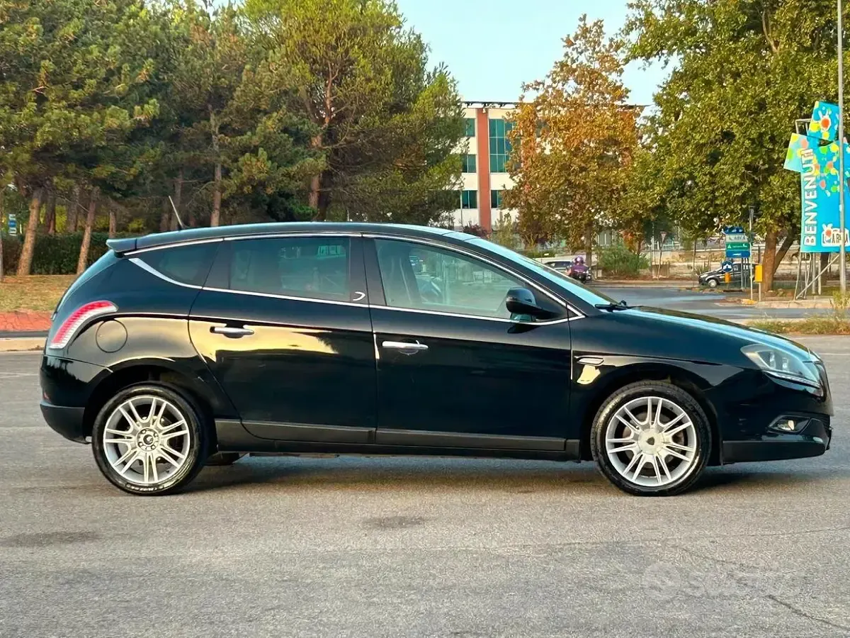 Usata Lancia Delta 165 CV (121 kW) 2008 Nero Utilitaria