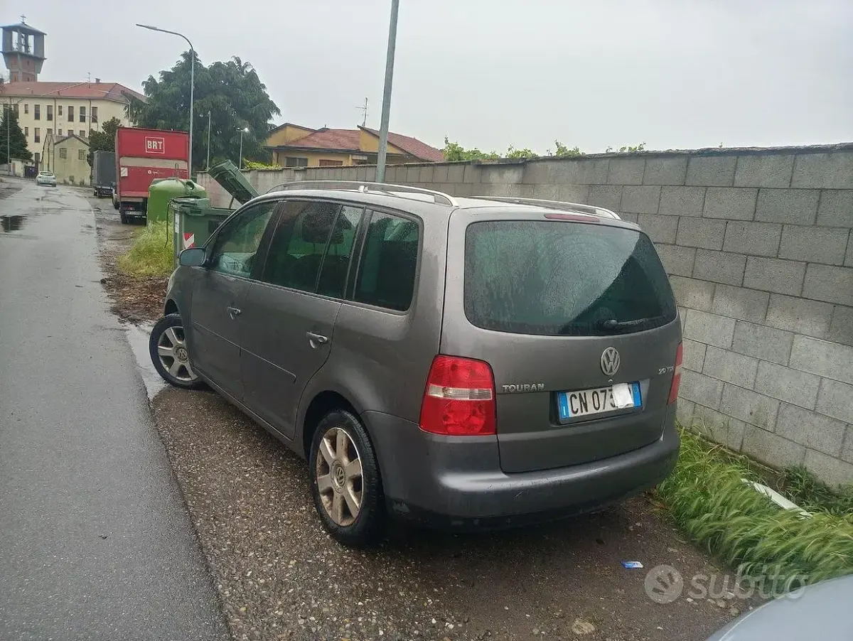 Usata VW Touran 136 CV (100 kW) 2004 Grigio Monovolume