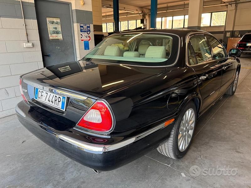 Usata Jaguar XJ Executive 298 CV (219 kW) 2003 Nero Berlina