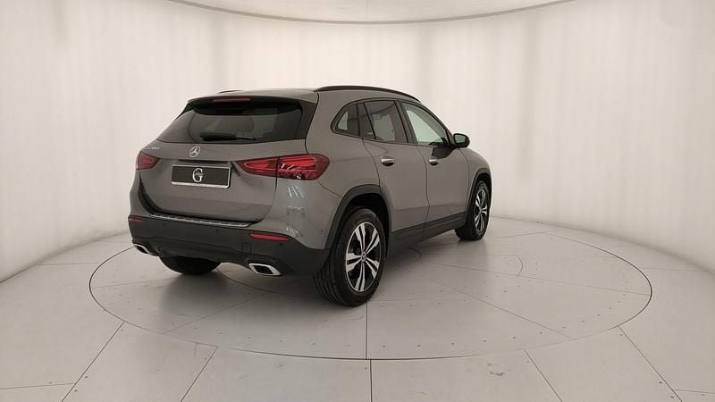 Usata Mercedes GLA200 Advanced 150 CV (110 kW) 2024 Grigio montagna SUV