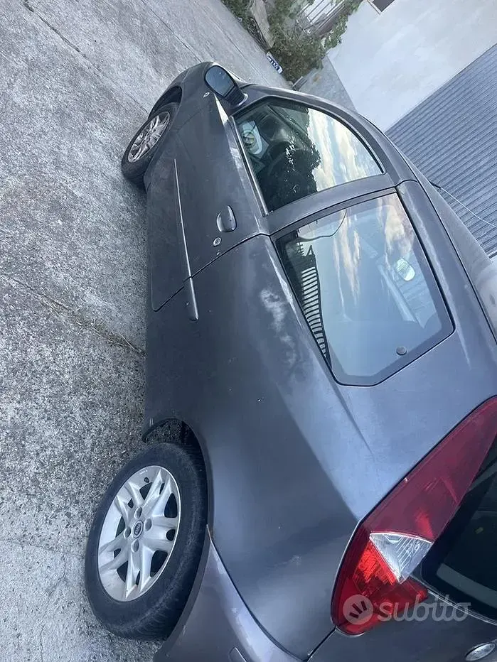 Usata Fiat Punto 60 CV (44 kW) 2004 Utilitaria