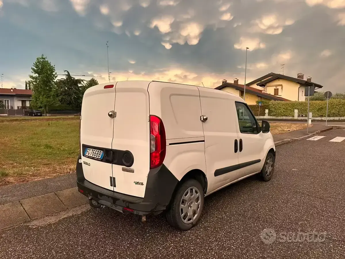 Usata Fiat Doblò 120 CV (88 kW) 2016 Bianco Monovolume