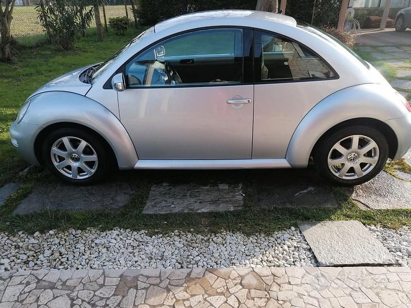 Usata VW New Beetle 101 CV (74 kW) 2003 Grigio Utilitaria