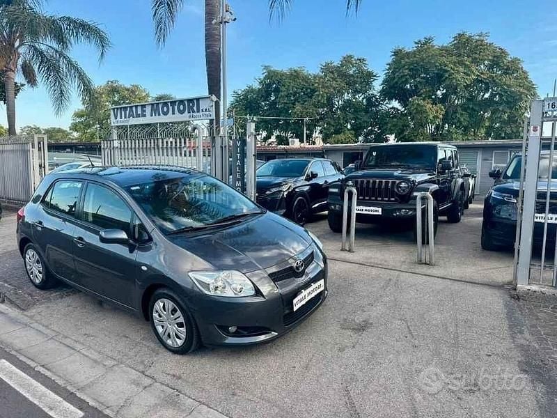 Usata Toyota Auris 126 CV (92 kW) 2008 Grigio Berlina