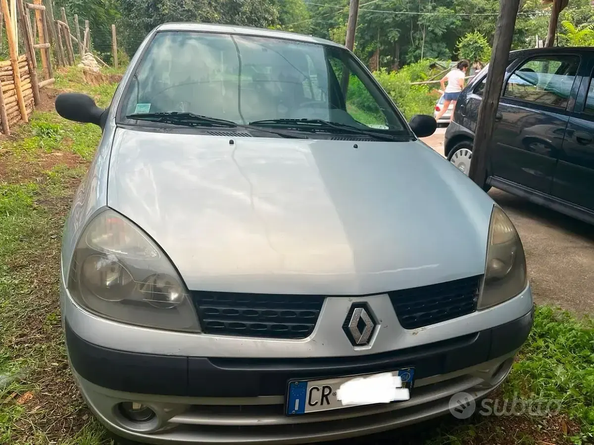 Usata Renault Clio 54 CV (39 kW) 2004 Grigio Utilitaria