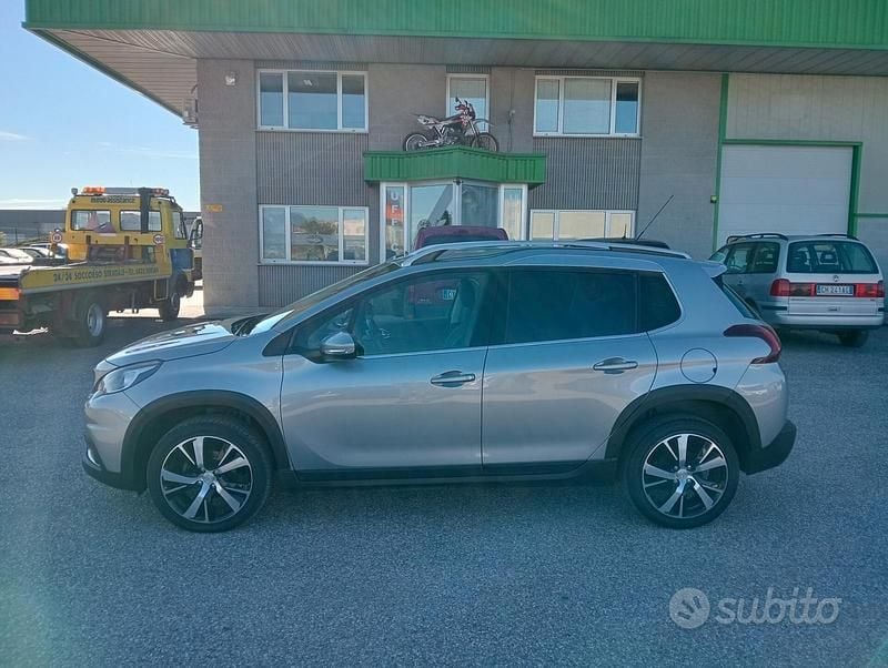 Usata Peugeot 2008 Allure 100 CV (73 kW) 2017 Grigio SUV