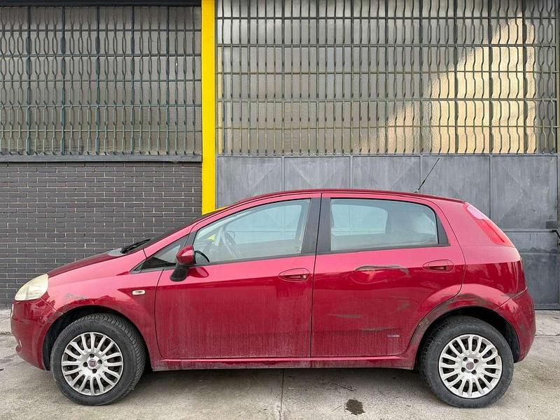 Usata Fiat Grande Punto Dynamic 77 CV (56 kW) 2009 Rosso Utilitaria