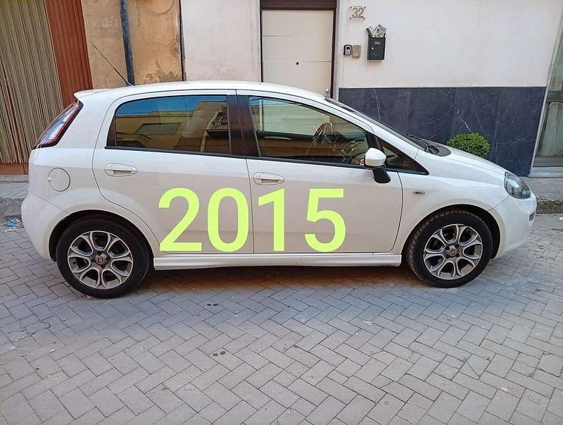 Usata Fiat Punto Evo Dynamic 86 CV (63 kW) 2015 Utilitaria