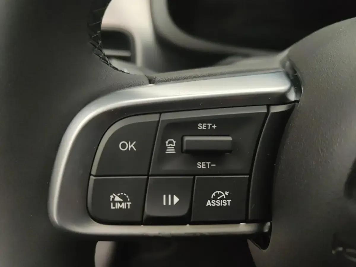 Uusi Jeep Avenger Summit 101 HP (74 kW) 2025 Peessi Katumaasturi