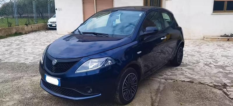 Usata Lancia Ypsilon S 69 CV (50 kW) 2022 Blu Utilitaria