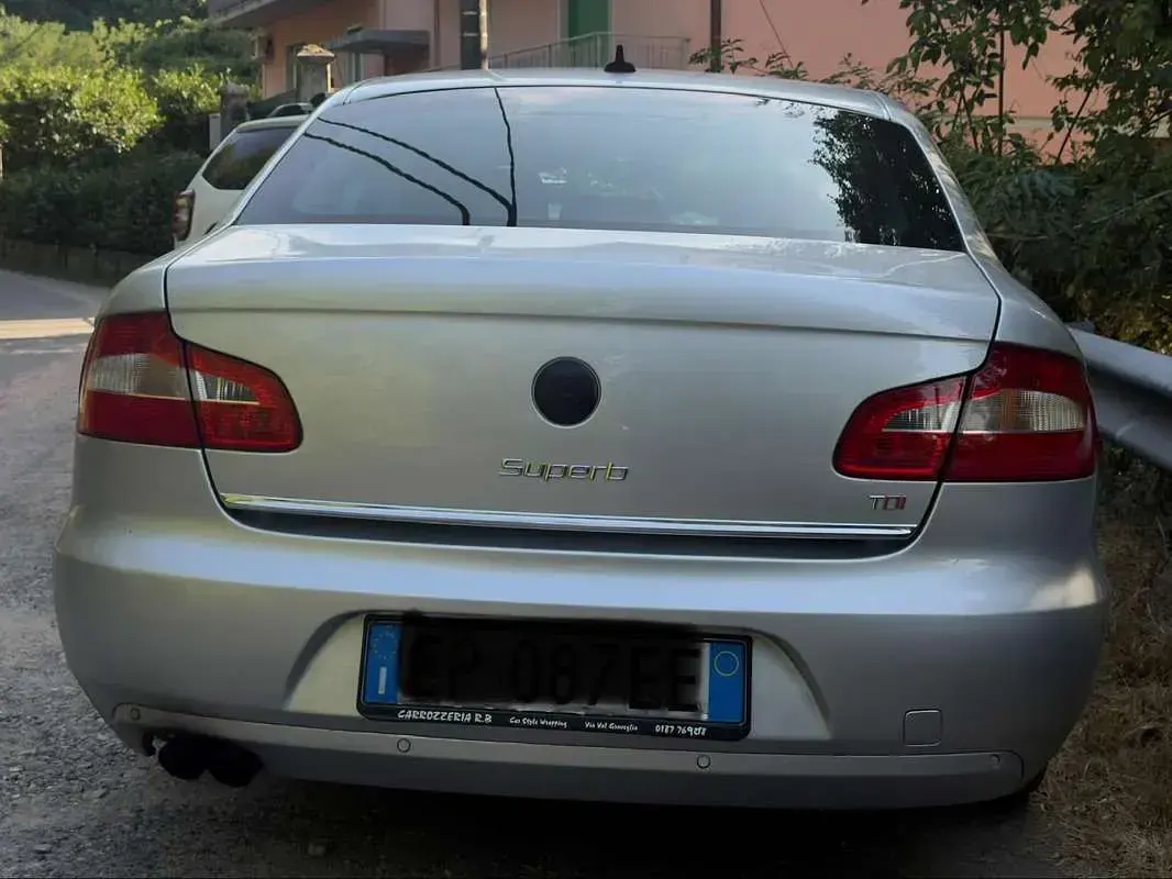 Usata Skoda Superb Elegance 170 CV (125 kW) 2013 Argento Berlina