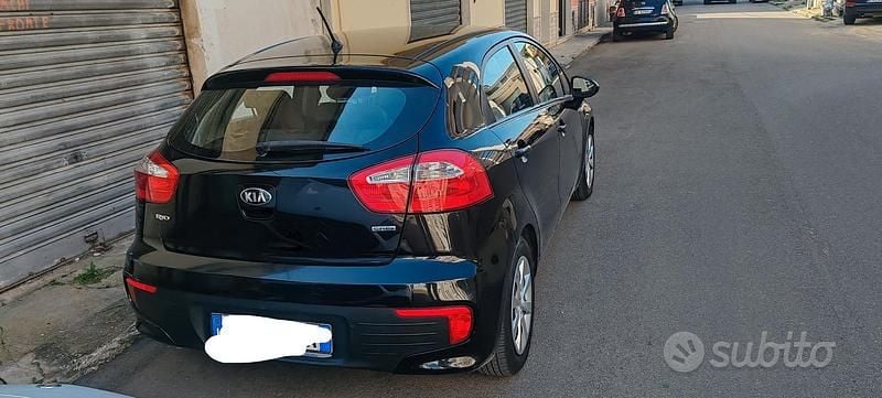 Usata Kia Rio 75 CV (55 kW) 2016 Nero Utilitaria