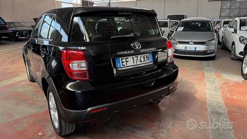 Usata Toyota Urban Cruiser Luxury 90 CV (66 kW) 2010 Nero Utilitaria