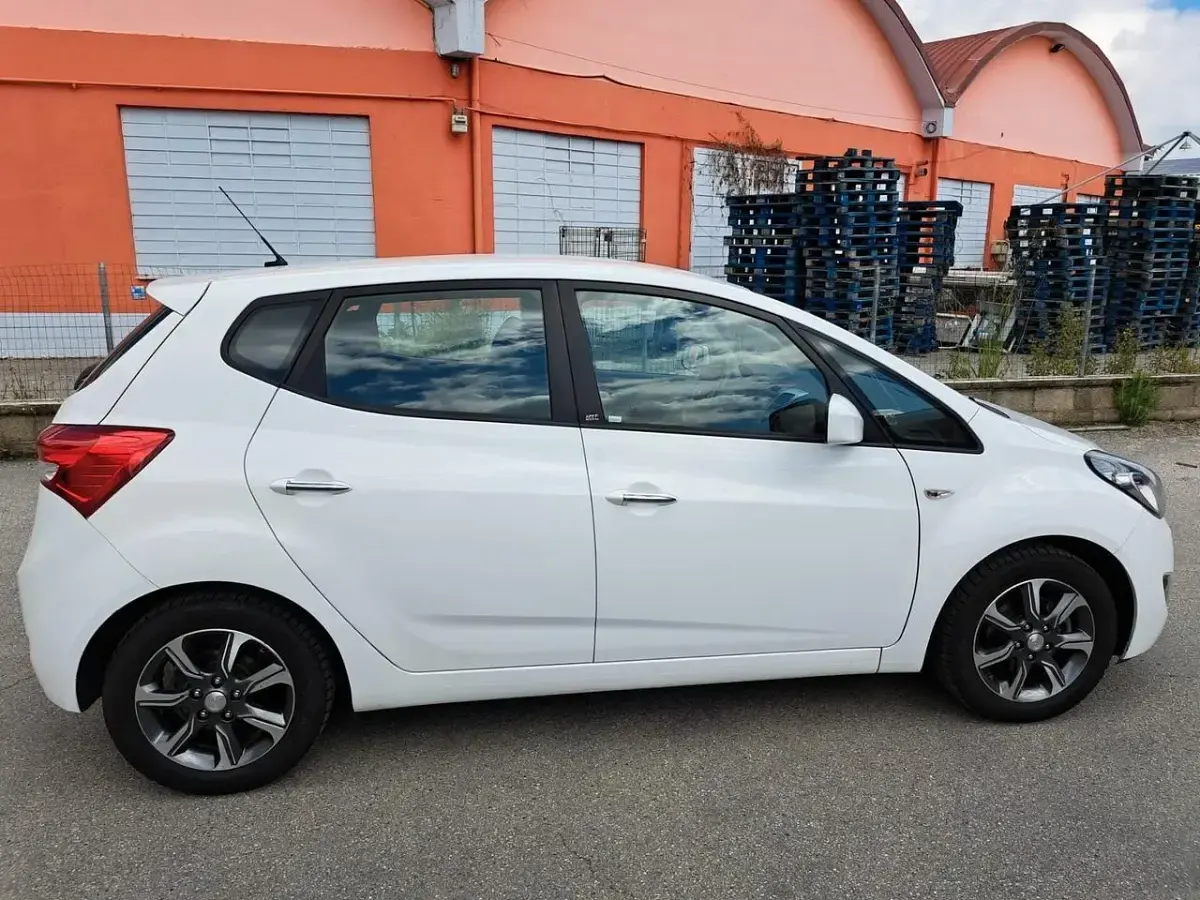 Begagnad Hyundai i20 125 HK (91 kW) 2019 Vit Halvkombi