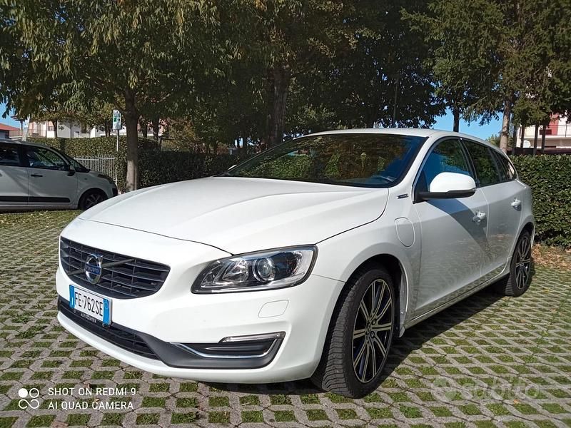 Usata Volvo V60 Momentum 220 CV (161 kW) 2016 Bianco Station wagon