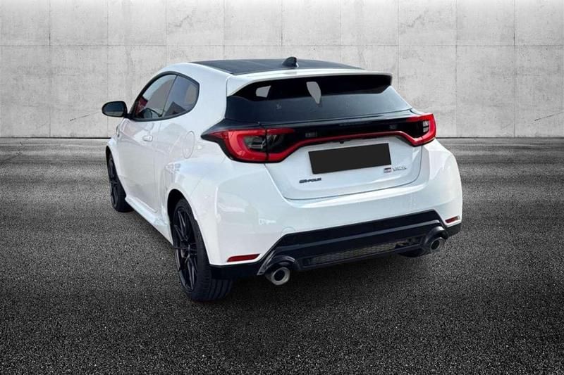 Usata Toyota Yaris 304 CV (223 kW) 2025 Bianco Utilitaria