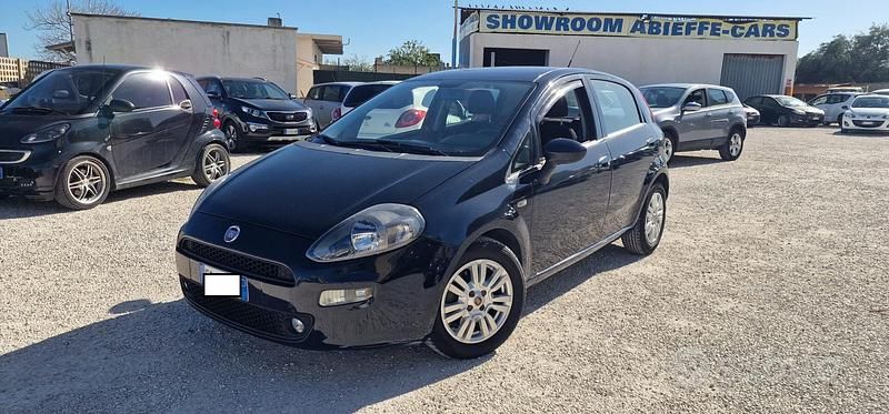 Blu Usata 2016 Fiat Punto Lounge Tre volumi | 5990 € (Buon prezzo) - Immagine 1/4