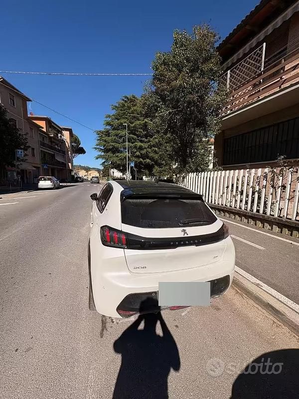 Usata Peugeot 208 GT-line 100 CV (73 kW) 2021 Bianco Utilitaria