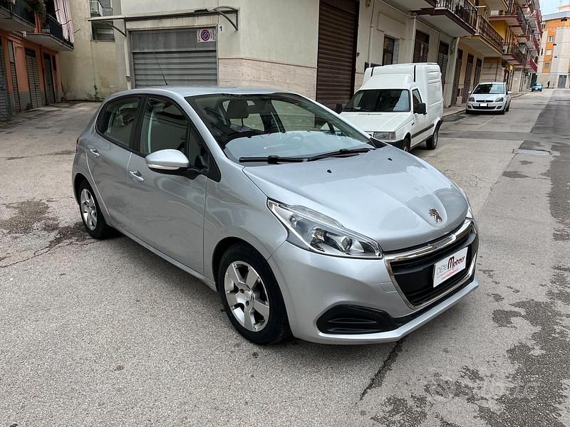 Usata Peugeot 208 Active 74 CV (54 kW) 2016 Grigio Utilitaria