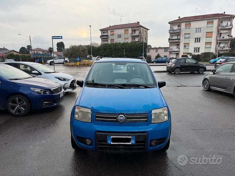 Usata Fiat Panda 4x4 Climbing 59 CV (43 kW) 2005 Blu Utilitaria