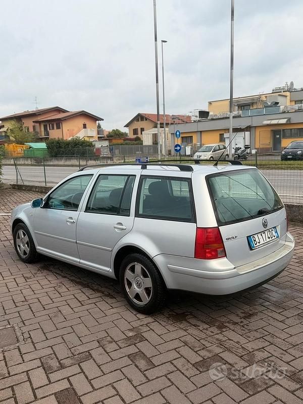 Begagnad VW Golf IV 2000 Grå Kombi