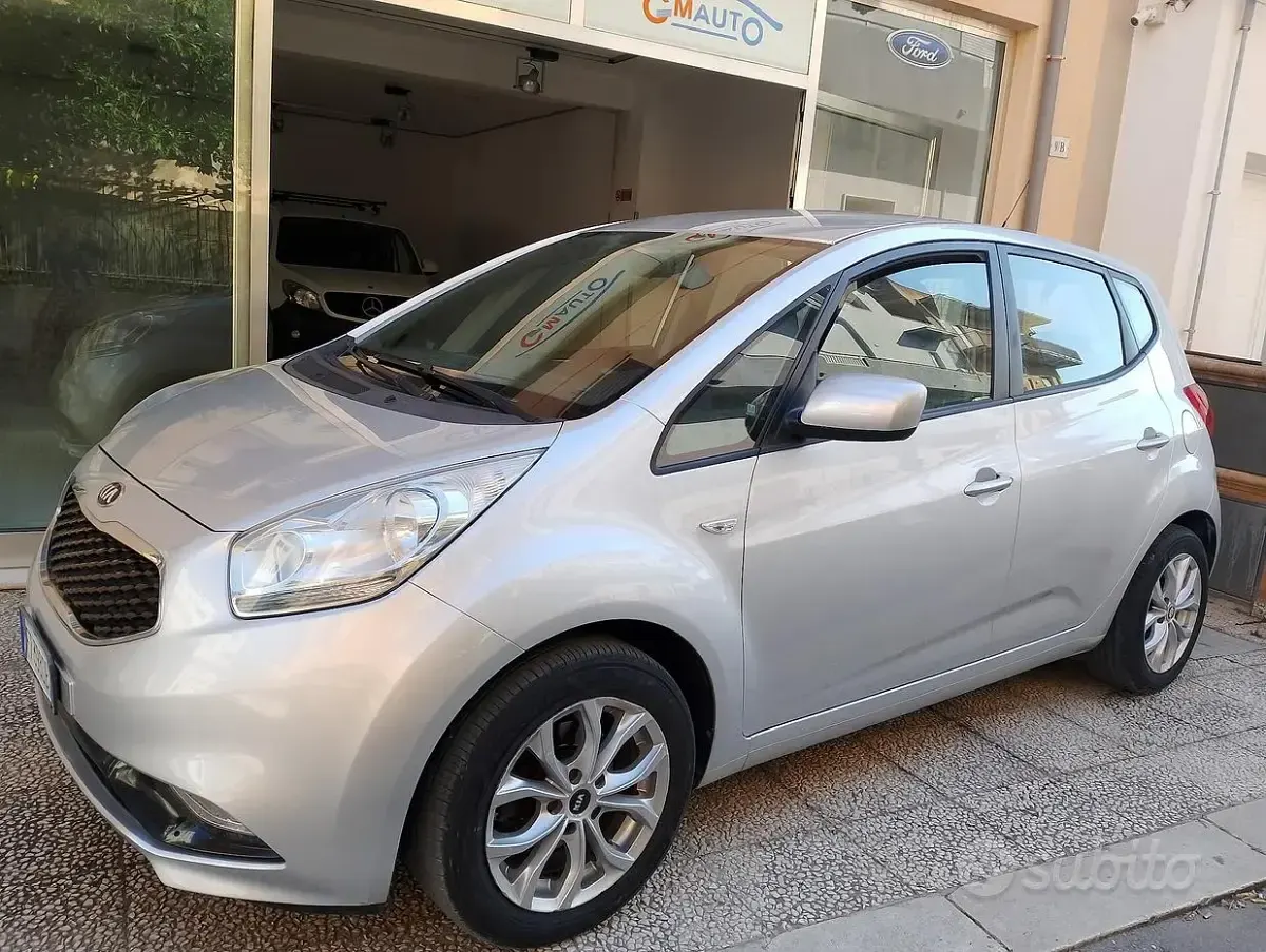Usata Kia Venga 90 CV (66 kW) 2019 Grigio Utilitaria