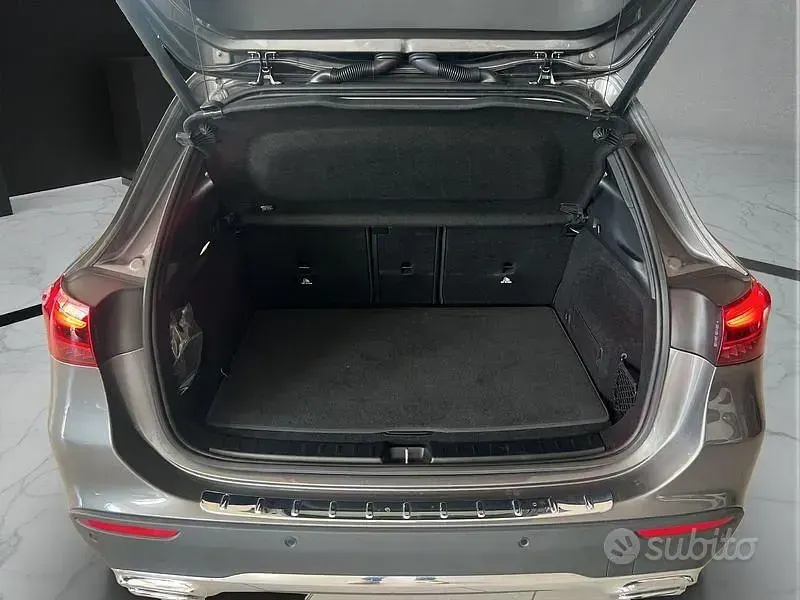 Usata Mercedes GLA200 150 CV (110 kW) 2025 Grigio SUV