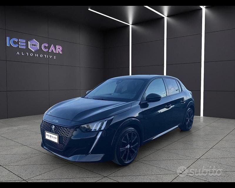 Usata Peugeot 208 GT 131 CV (96 kW) 2023 Nero Utilitaria