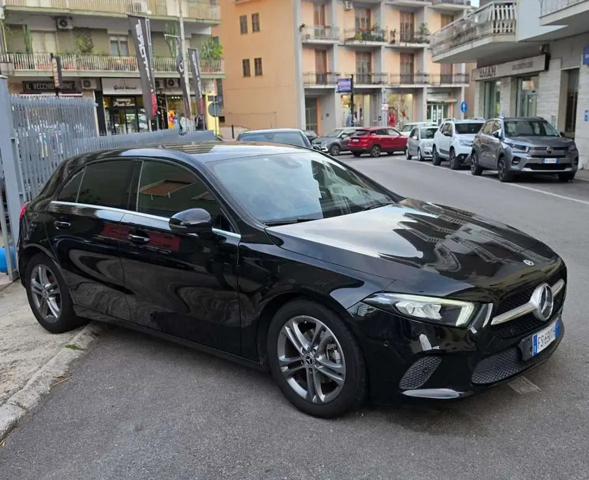 Usata Mercedes A180 116 CV (85 kW) 2019 Bianco Berlina