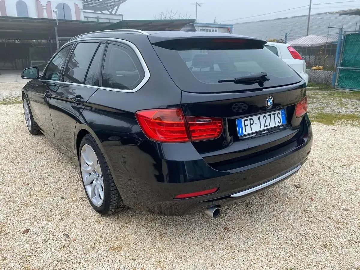 Usata BMW 318 143 CV (105 kW) 2014 Nero Station wagon