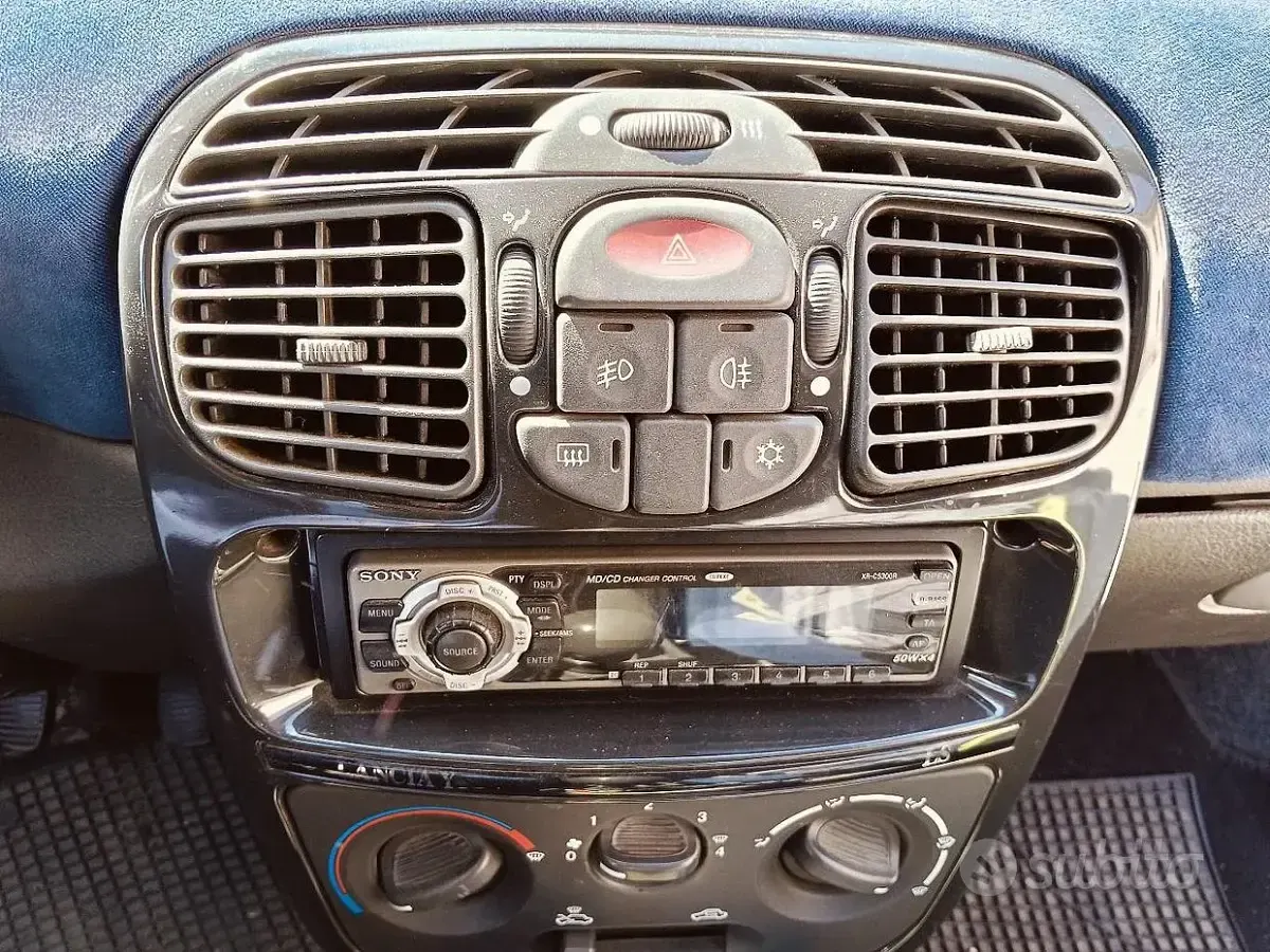 Usata Lancia Ypsilon 60 CV (44 kW) 2001 Utilitaria