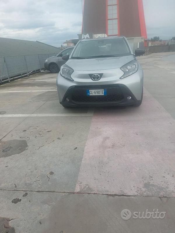 Usata Toyota Aygo Trend 72 CV (52 kW) 2022 Grigio Utilitaria