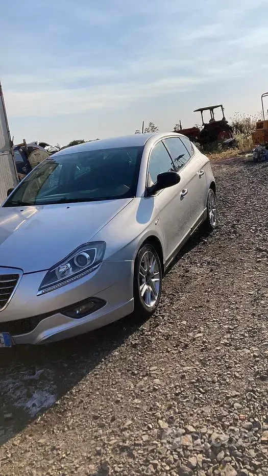 Usata Lancia Delta 120 CV (88 kW) 2009 Grigio Utilitaria