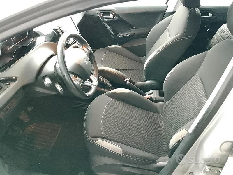 Usata Peugeot 208 Active 82 CV (60 kW) 2016 Grigio Utilitaria