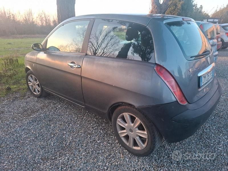 Usata Lancia Ypsilon 70 CV (51 kW) 2004 Utilitaria