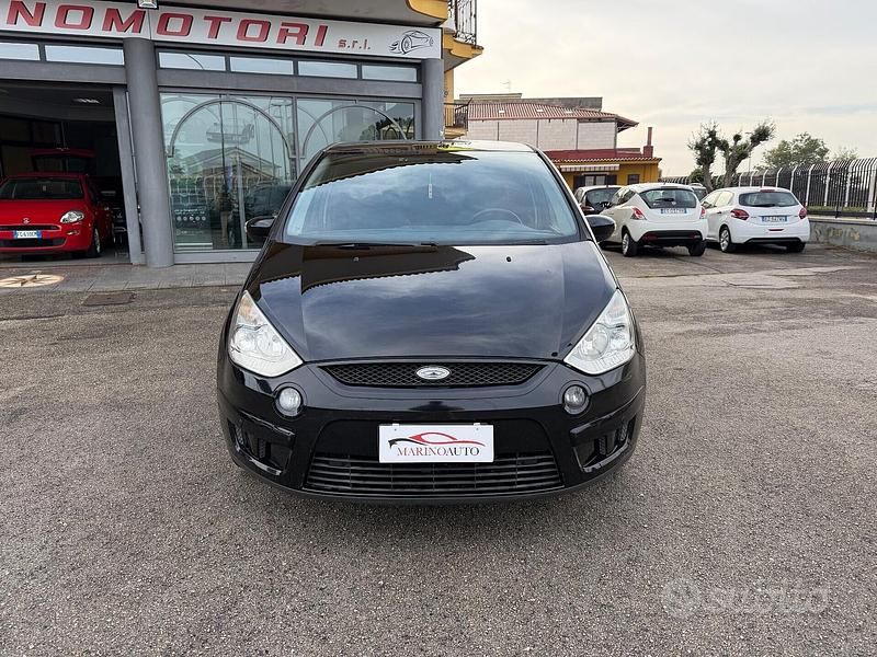 Usata Ford S-MAX Titanium 140 CV (102 kW) 2007 Nero Monovolume