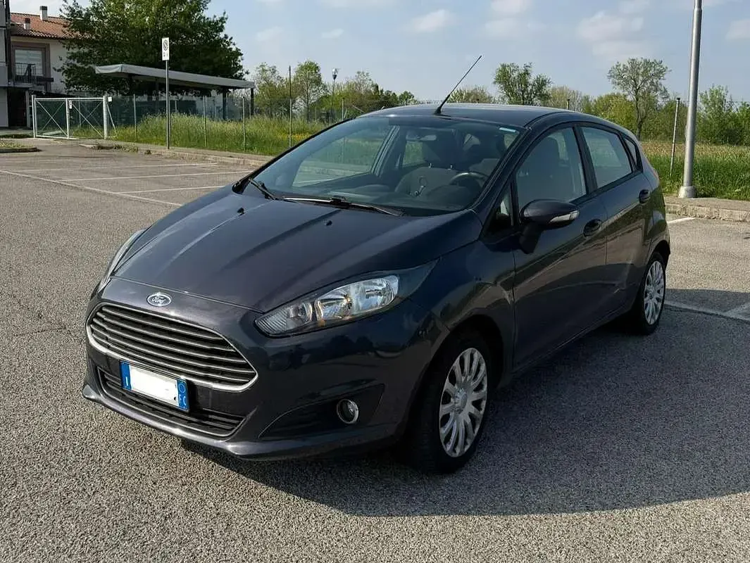 Usata Ford Fiesta 92 CV (67 kW) 2015 Blu/azzurro Utilitaria