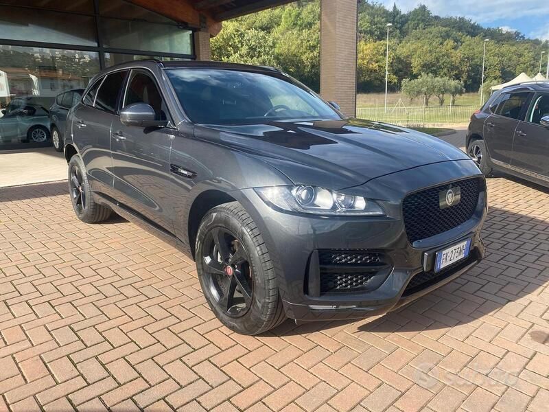 Grigio Usata 2017 Jaguar F-Pace SUV | 17.000 € (Buon prezzo) - Immagine 1/4
