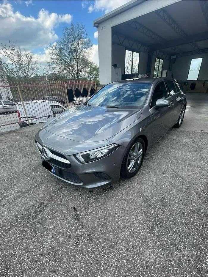 Usata Mercedes A180 Business 116 CV (85 kW) 2019 Grigio Berlina