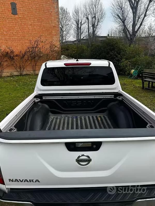 Second-hand Nissan Navara 2018 Alb Pickup