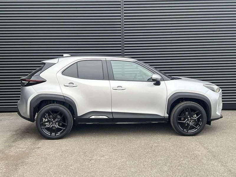 Usata Toyota Yaris Cross Lounge 131 CV (96 kW) 2024 Argento SUV