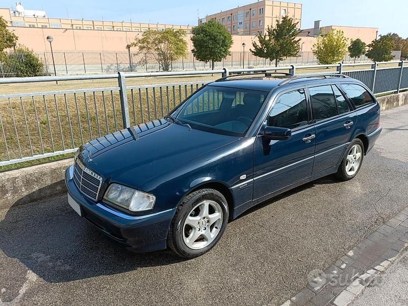 Usata 1997 Mercedes C200 Station wagon | 3500 € (Buon prezzo) - Immagine 1/4