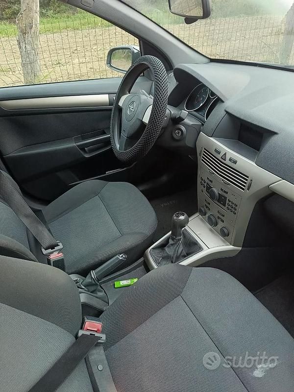 Usata Opel Astra 60 CV (44 kW) 2008 Grigio Berlina