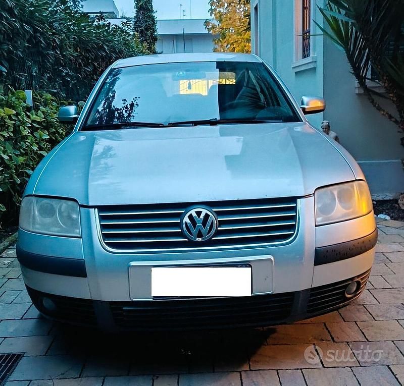 Usata VW Passat 110 CV (80 kW) 2003 Grigio Berlina