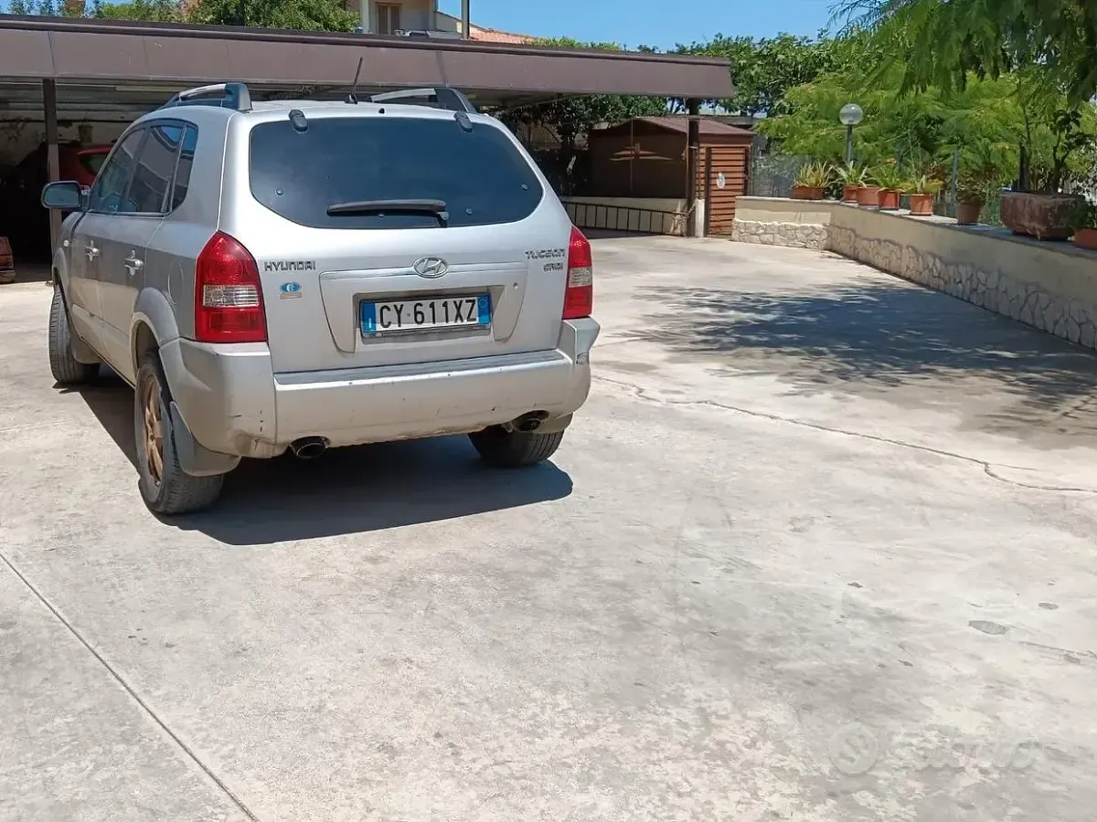Usata Hyundai Tucson 112 CV (82 kW) 2005 Grigio SUV